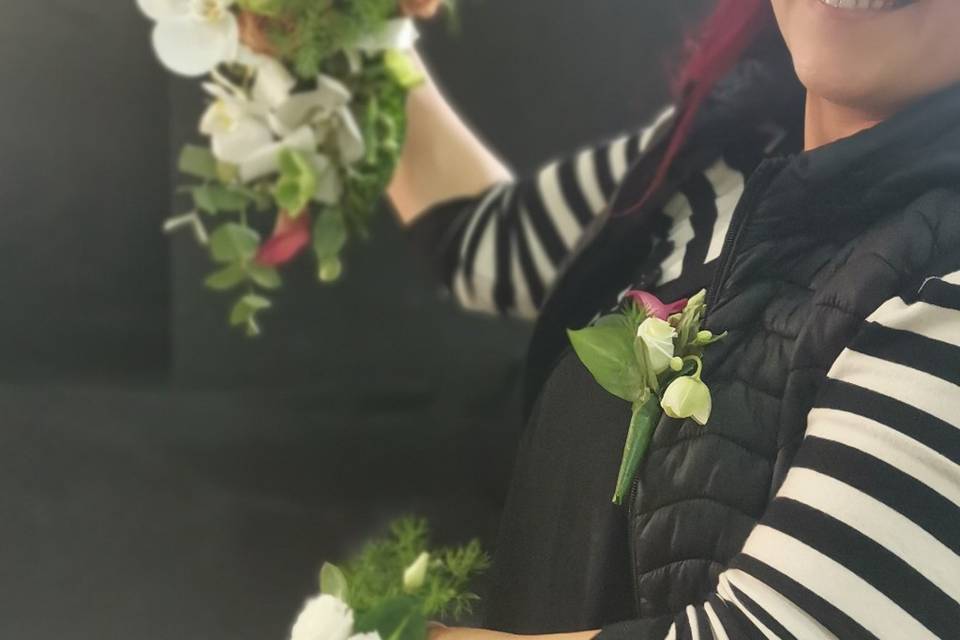 Bouquet con bottoniera e bracc