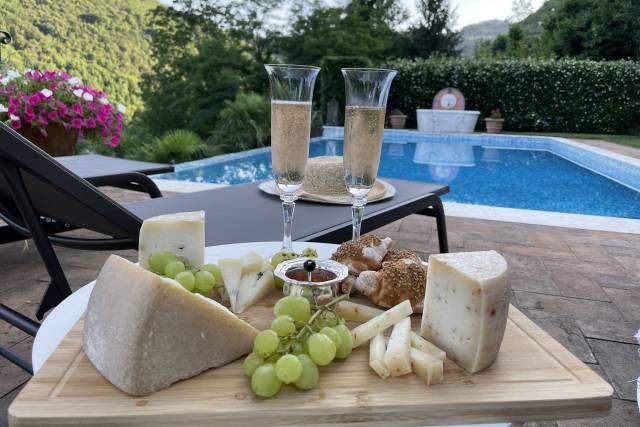 Aperitivo in piscina