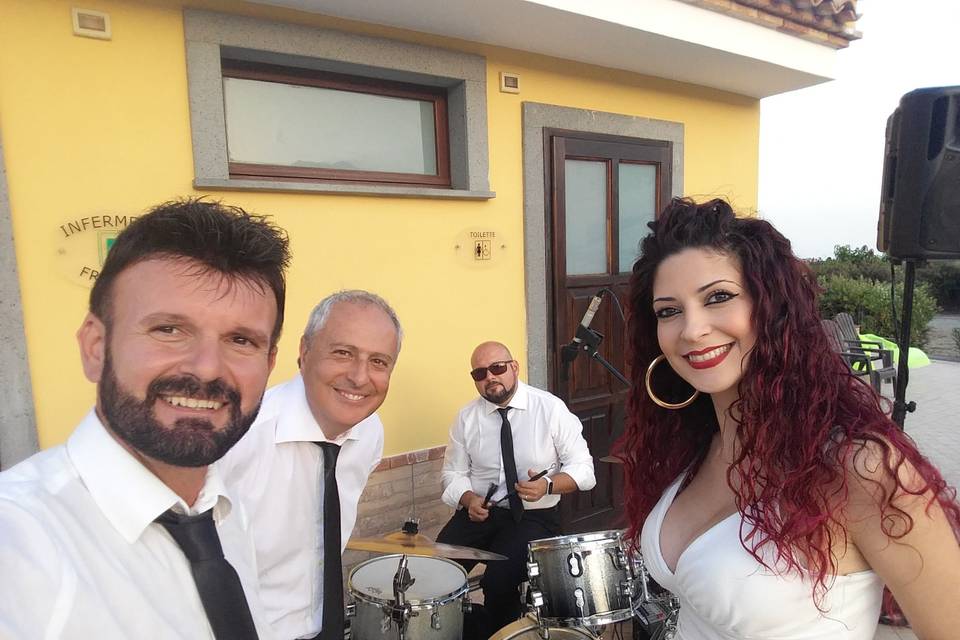 Oltremisura Wedding Band