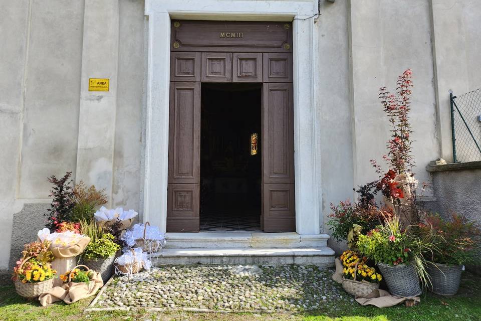 Decorazioni ingresso chiesa