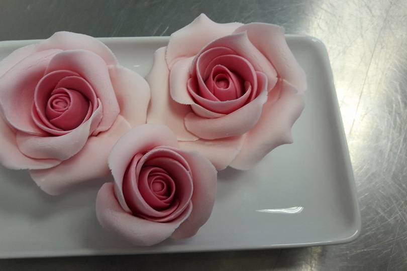 Rose in pasta di zucchero