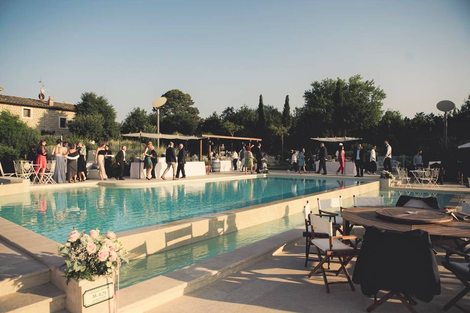 Aperitivo in piscina