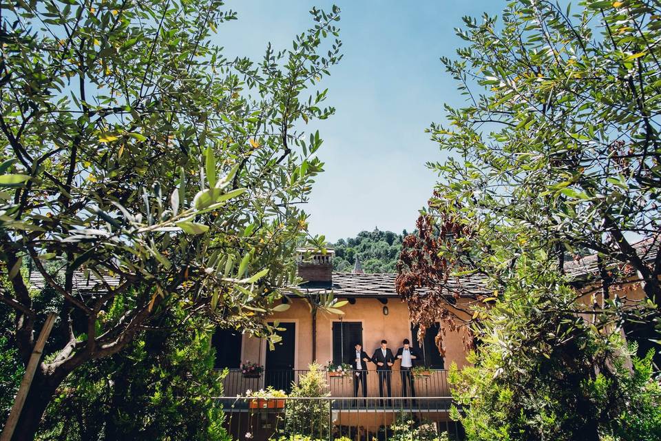 Giardino e camere nel verde