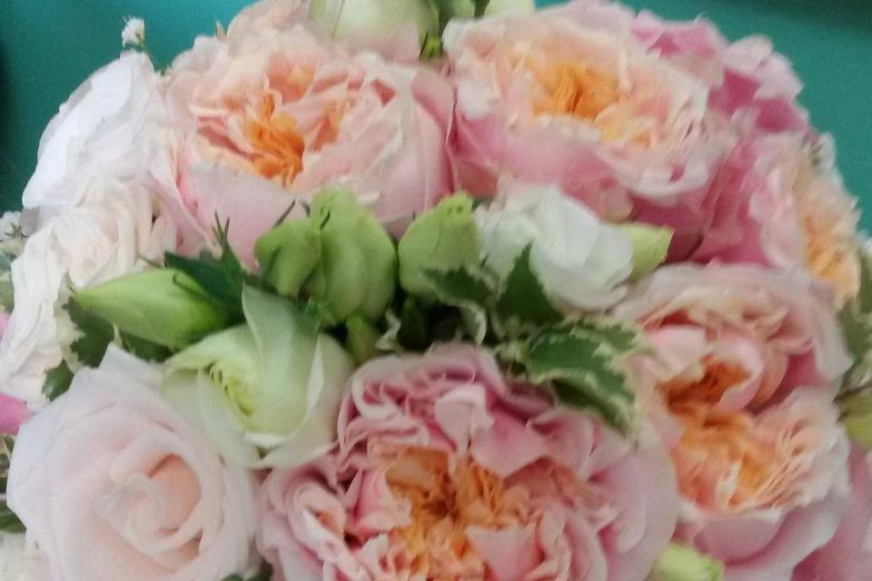 Peonie rosate in bouquet