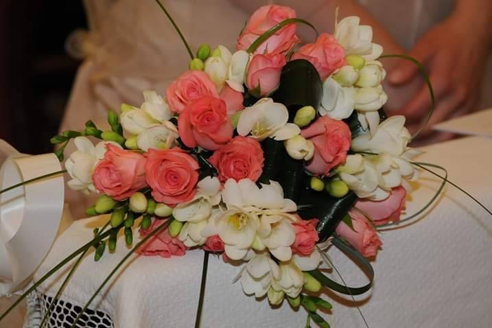 Bouquet fresia e rose
