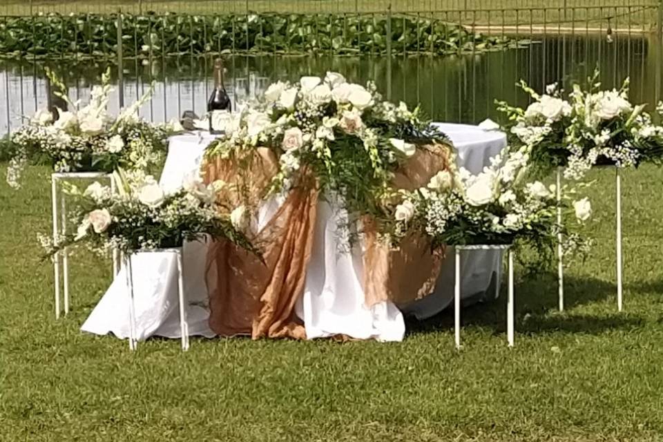 Tavolo torta con fiori