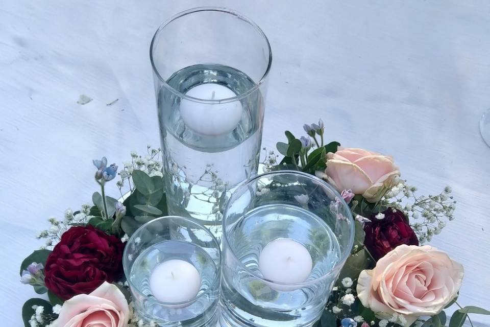 Centrotavola con vasi candele