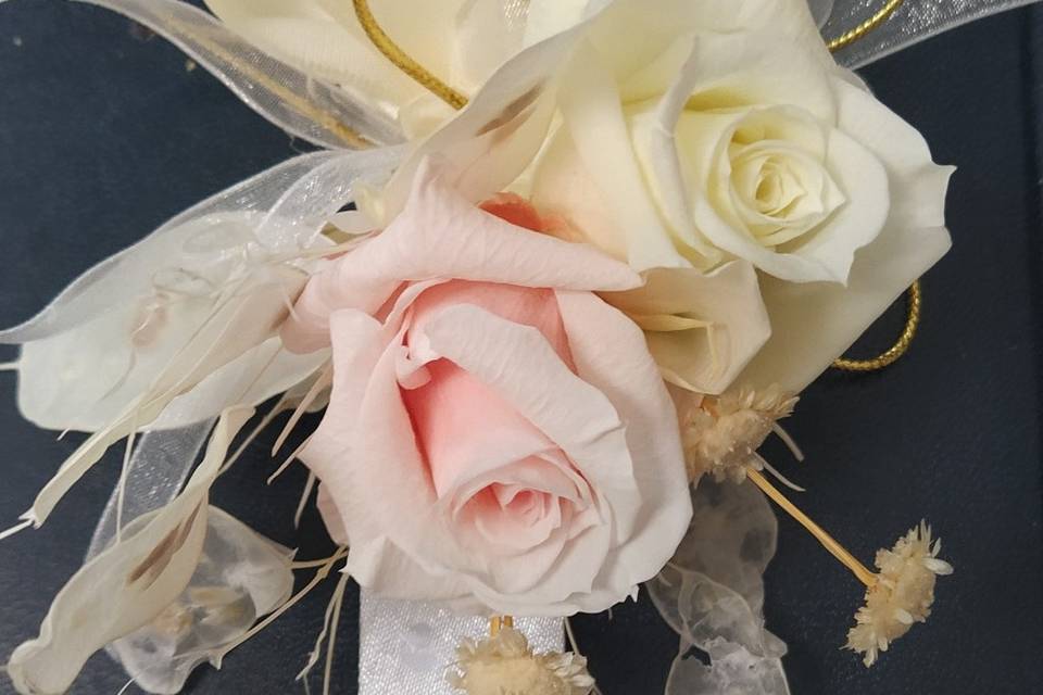 Bracciale e rose stabilizzate
