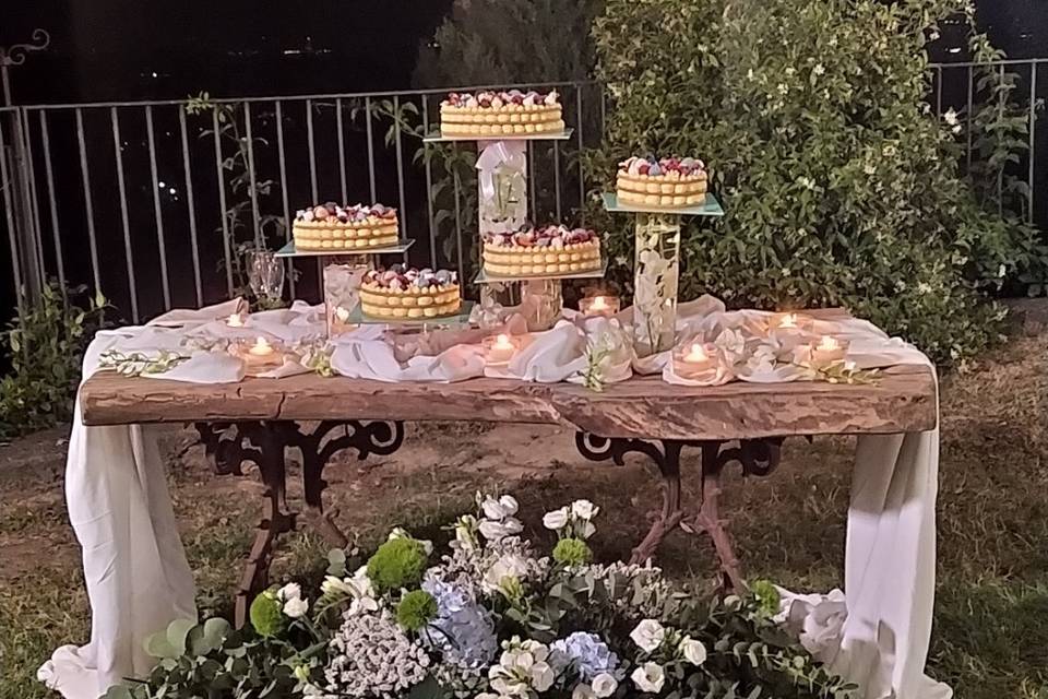 Addobbo originale tavolo torta