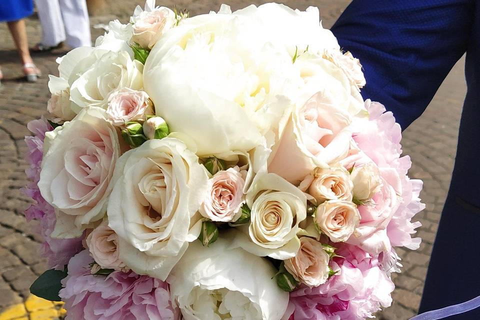 Bouquet sposa con peonie