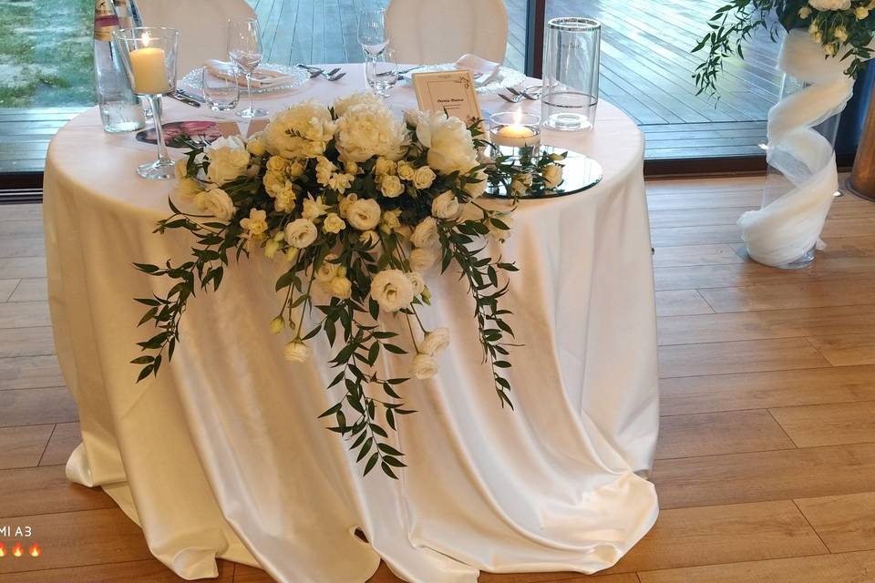 Tavolo sposi in bianco