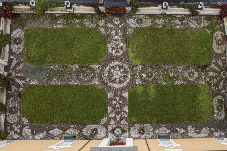 Giardino con mosaico originale