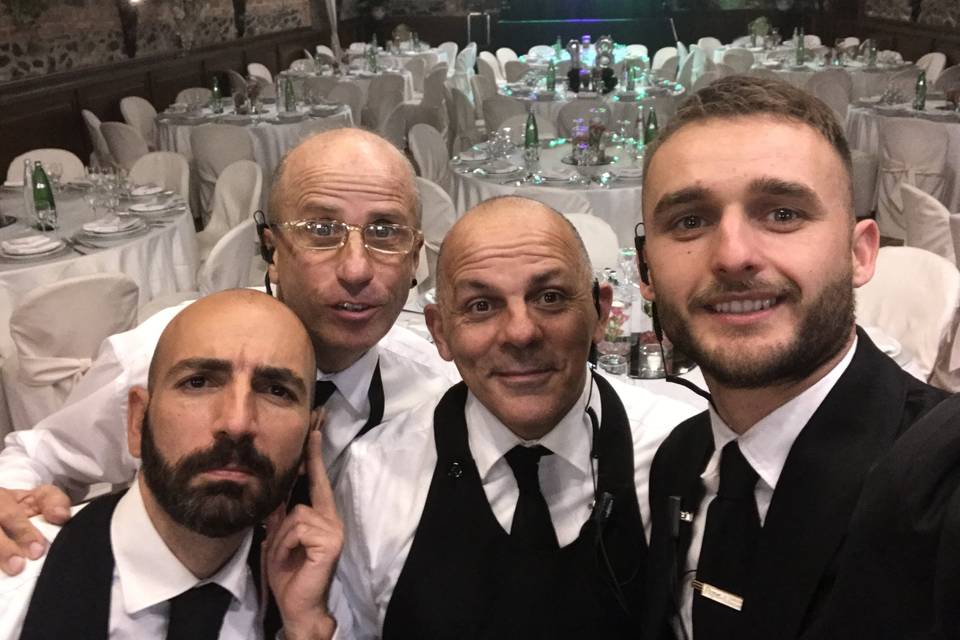 Attori camerieri show