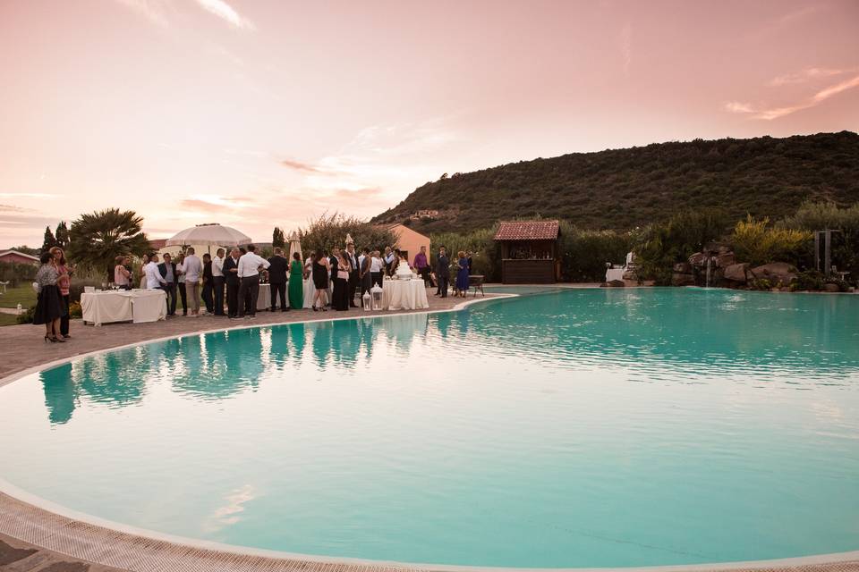 Brindisi in piscina