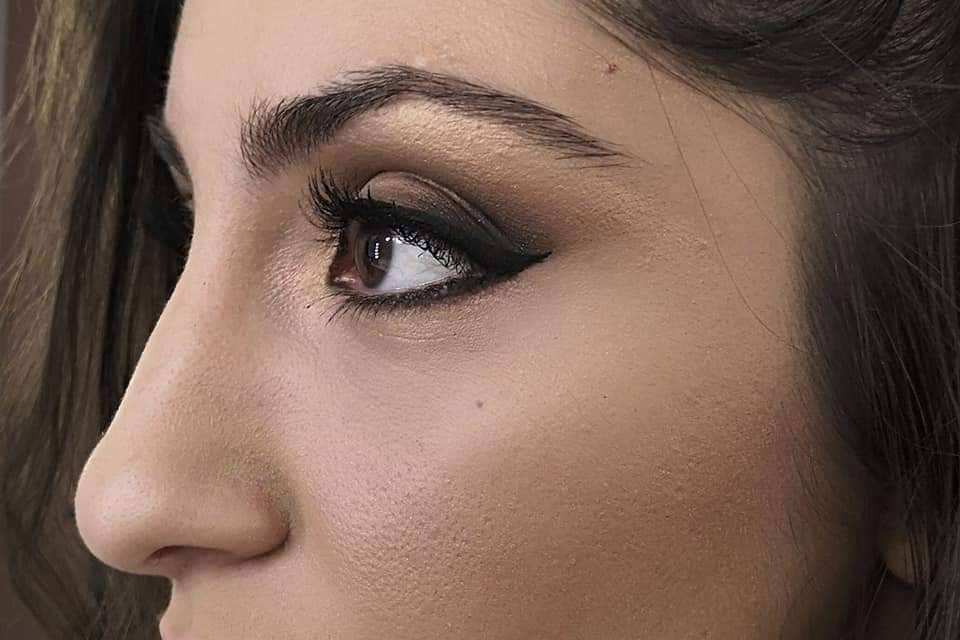 Cat eye makeup