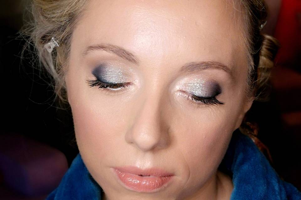 Make up sposa con ciglia finte