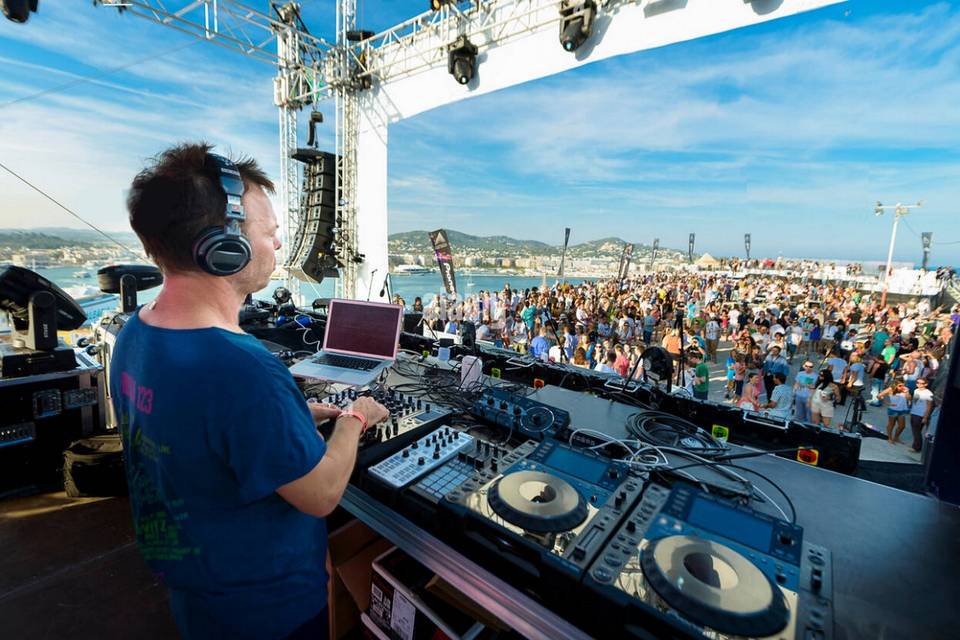DJ Zeno