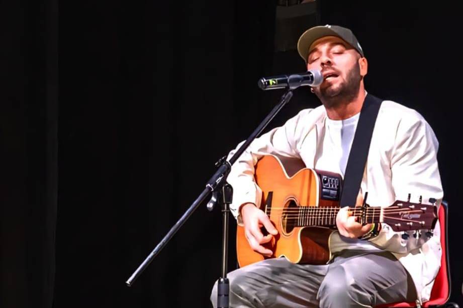 Performance chitarra a Teatro