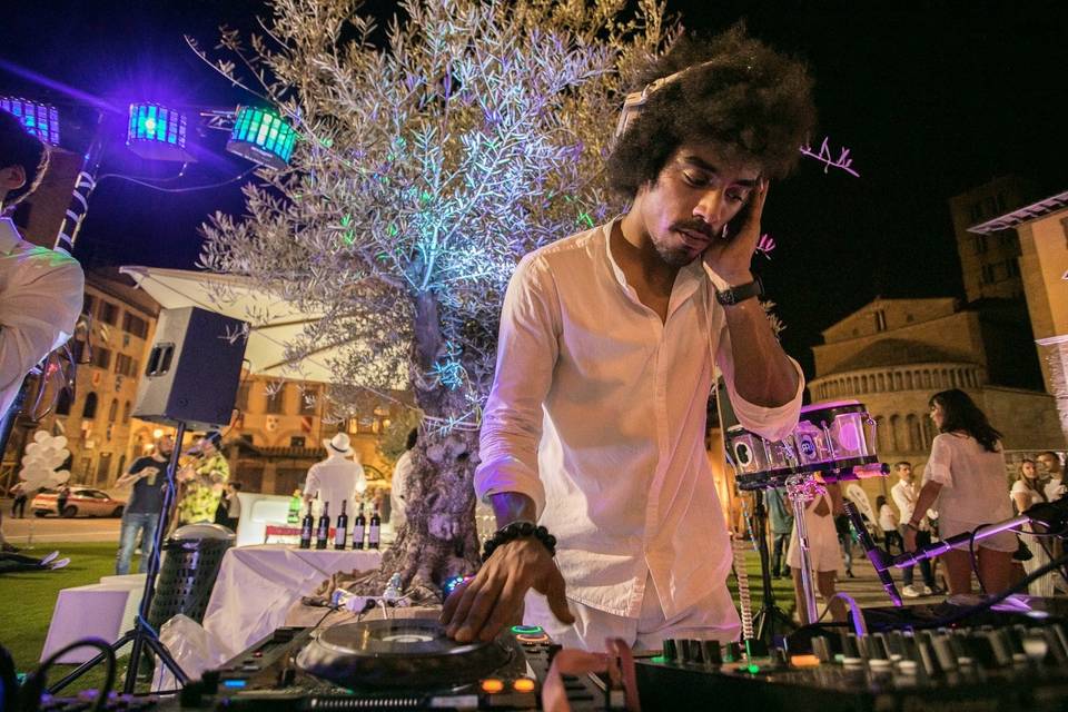 Dj cena in bianco