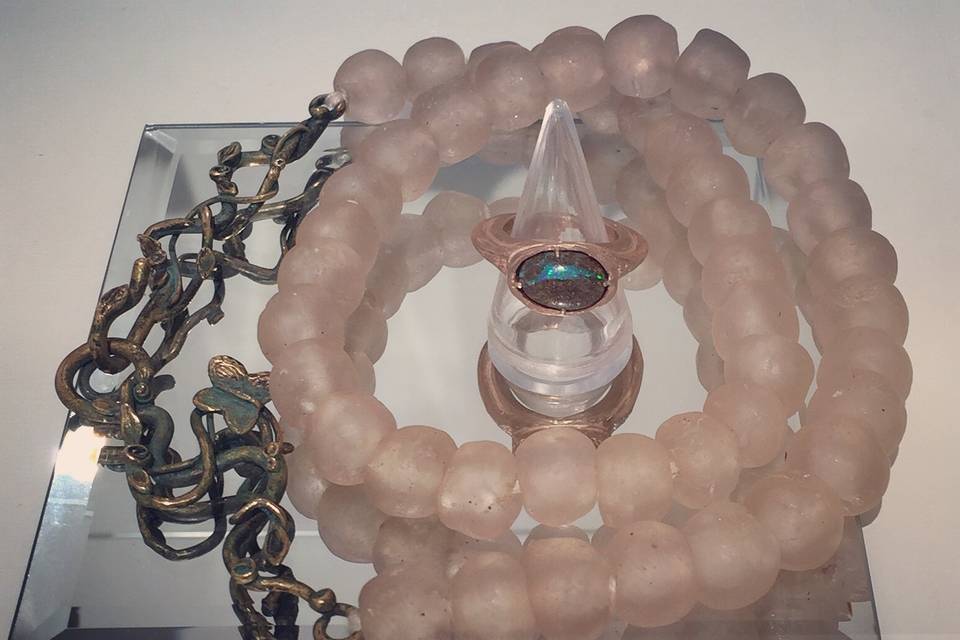 Opale e perle di vetro rosa