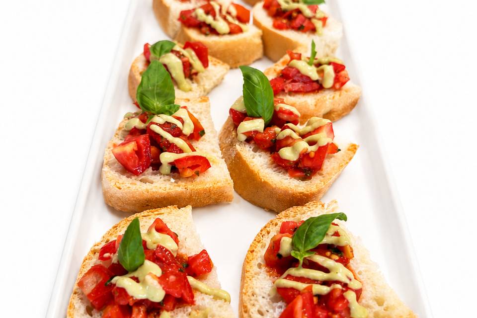 CROSTINI CON MARINATA DI POMOD
