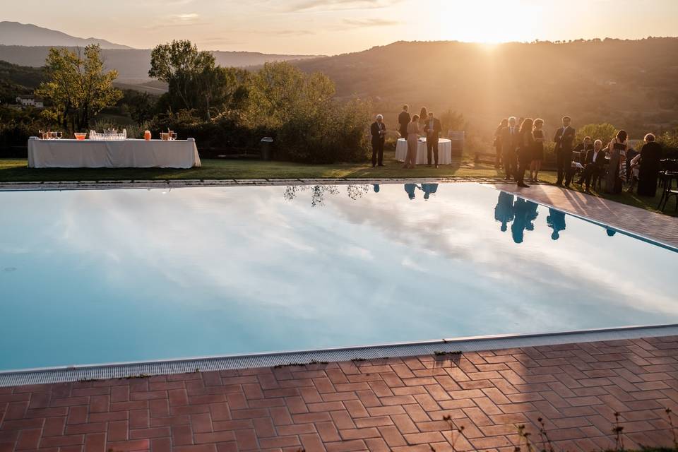 Aperitivo in piscina