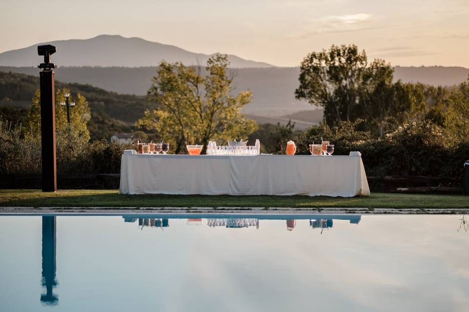 Aperitivo in piscina