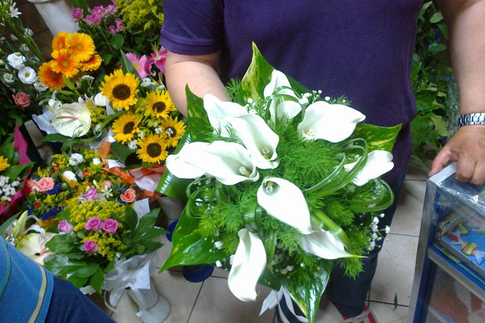 Bouquet con calle e diamanti