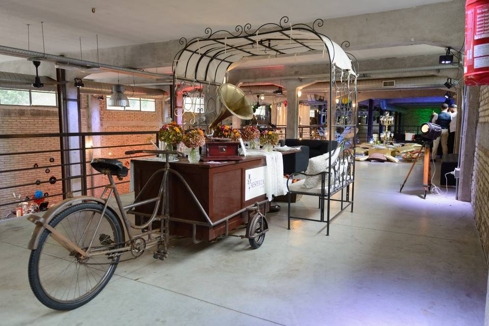 Triciclo con carretto vintage
