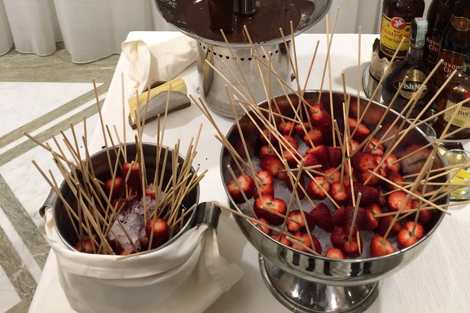 Fontana di cioccolato efragole