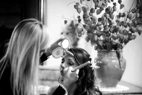 Sposa al trucco