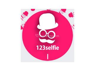 Uno due tre Selfie logo