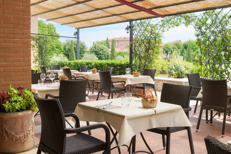 Ristorante tavoli esterni