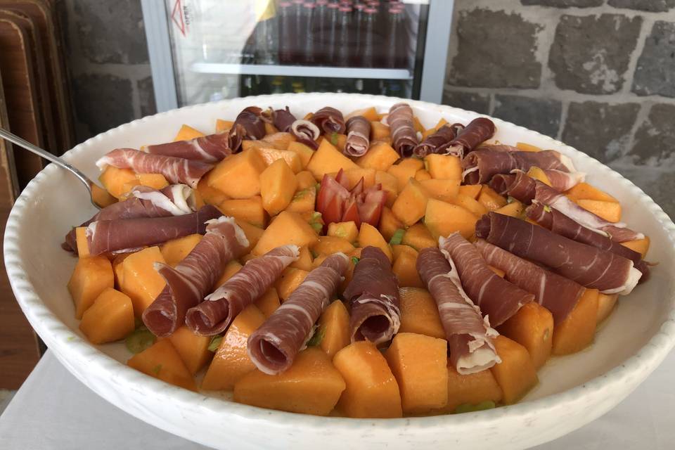 Rotoli di prosciutto e cantalu