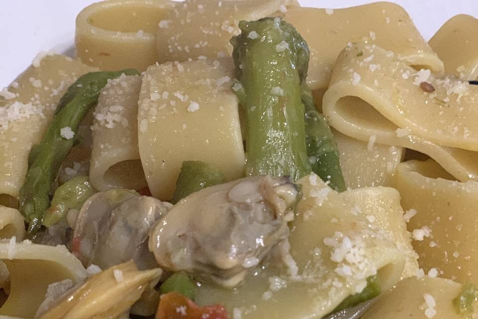 Calamarata asparagi e vongole