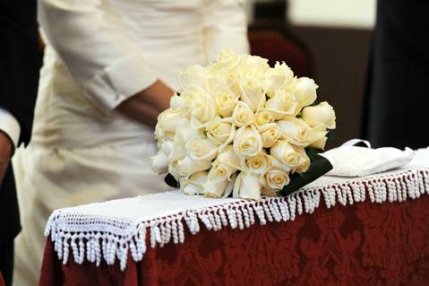 La sposa e il bouquet