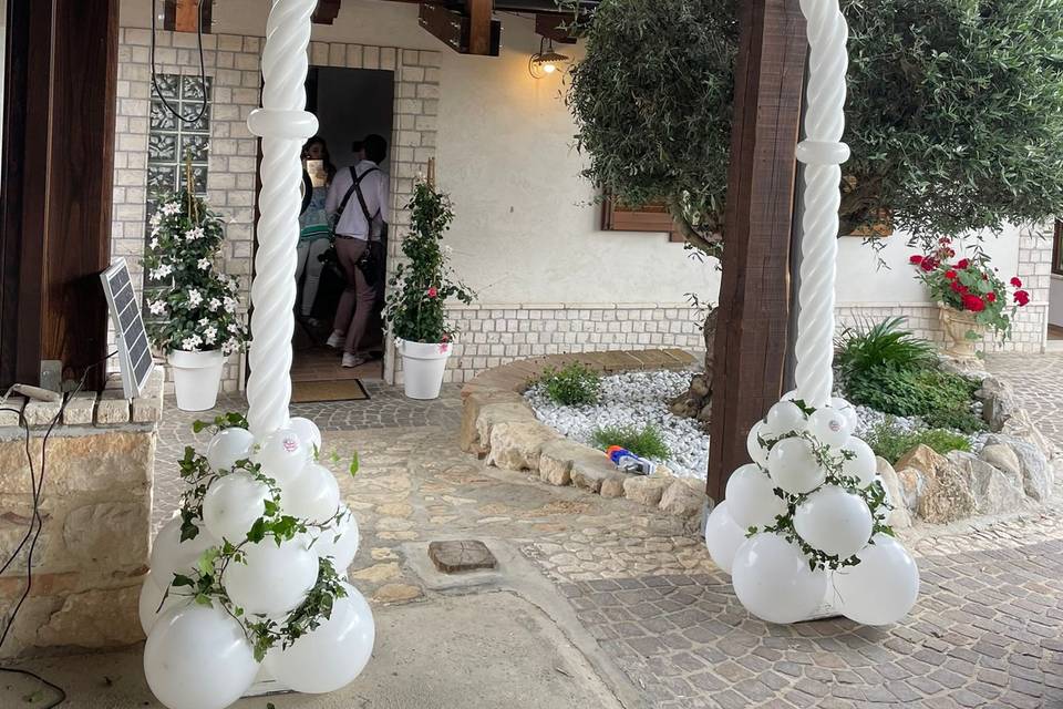 White garland balloons