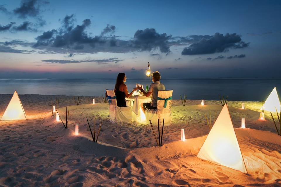 Cena romantica sulla spiaggia