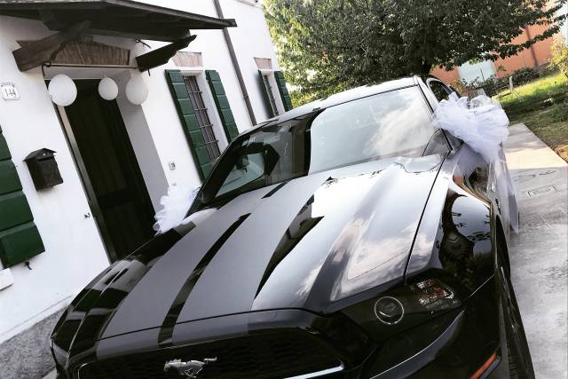 Ford Mustang casa sposa