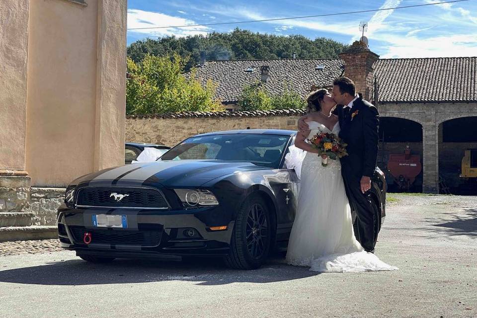 Mustang e gli sposi