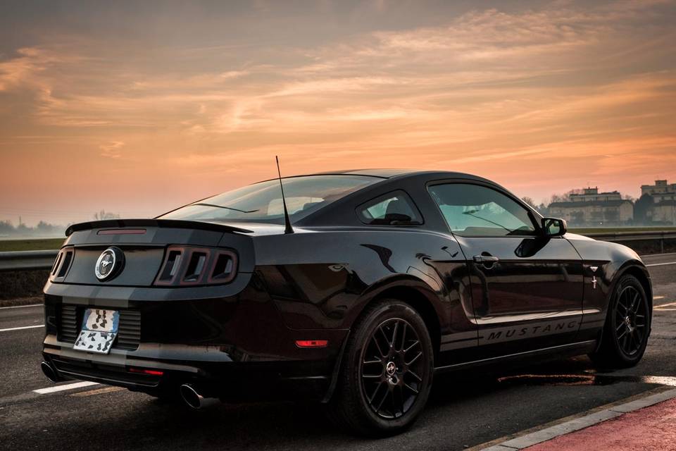 Ford Mustang al tramonto