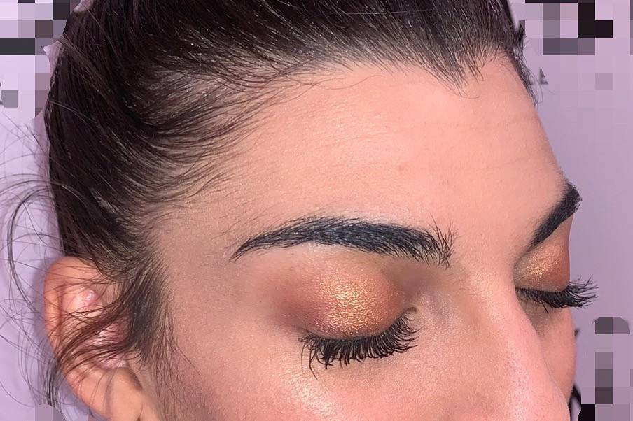 Trucco luminoso estivo