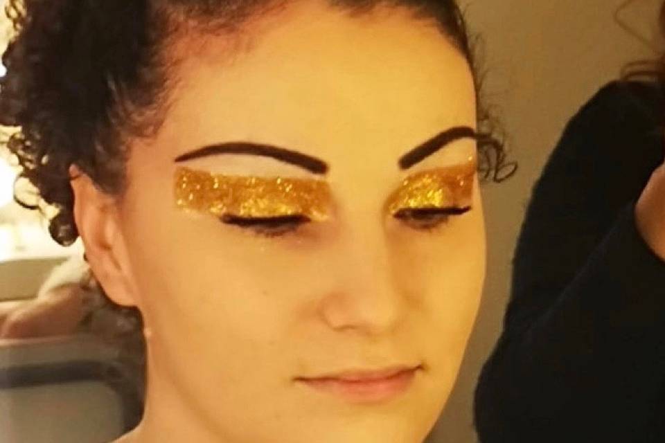 Trucco sfilata glitter oro