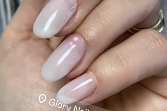 Trattamento mani sposa