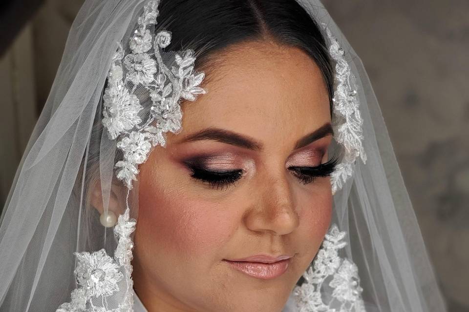 Araceli Acosta Make-up Artist