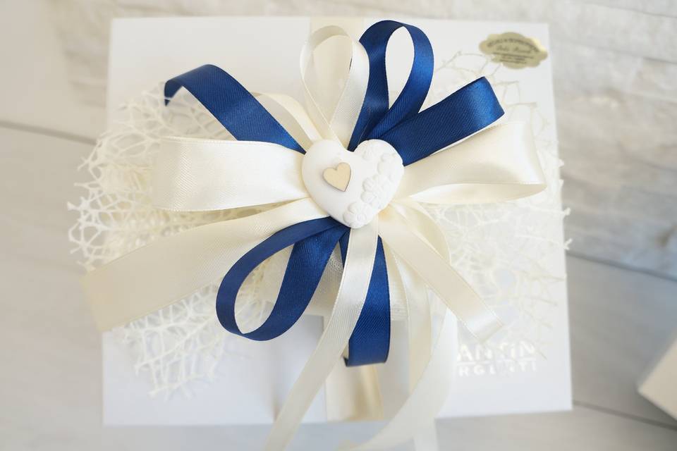 Confezione blu e bianco