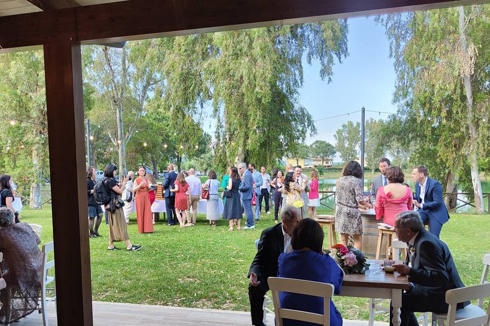 Buffet con vista lago