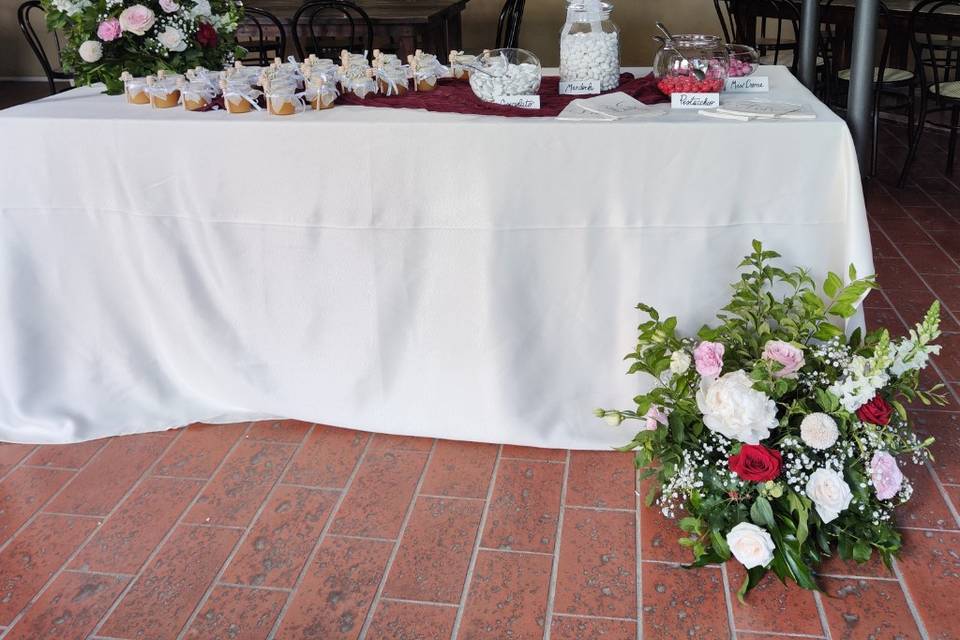 Tavolo bomboniere e confettata