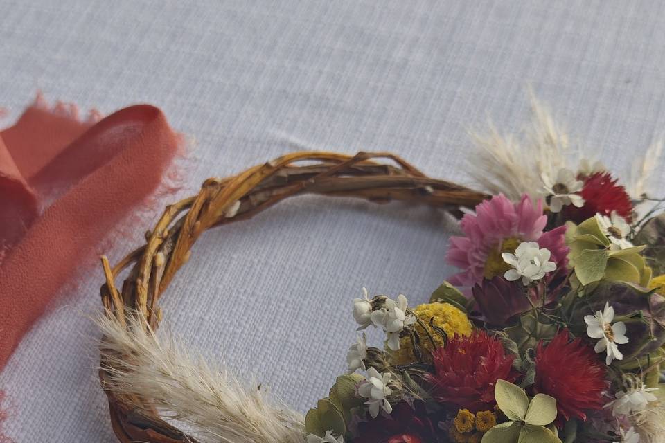 Coroncina di fiori secchi per