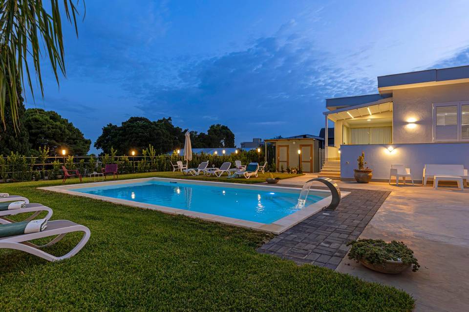 Piscina e giardino